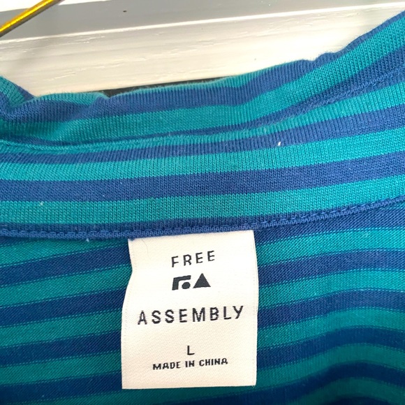 Free Assembly Button Down Shirt New with Tags! - Picture 4 of 4